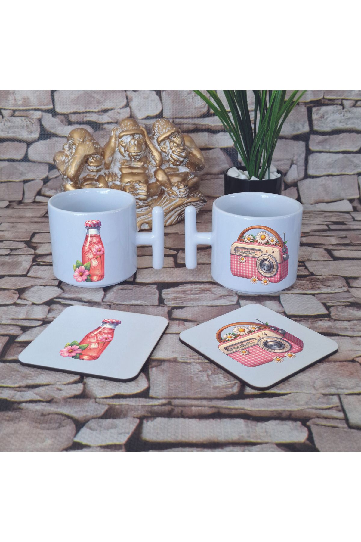 giftkonsept Yaz Temalı Bohem Radyo Baskılı 4'lü Set Ahşap Bardak Altlığı ve Latte Fincanı T Kulplu Kupa Bardak