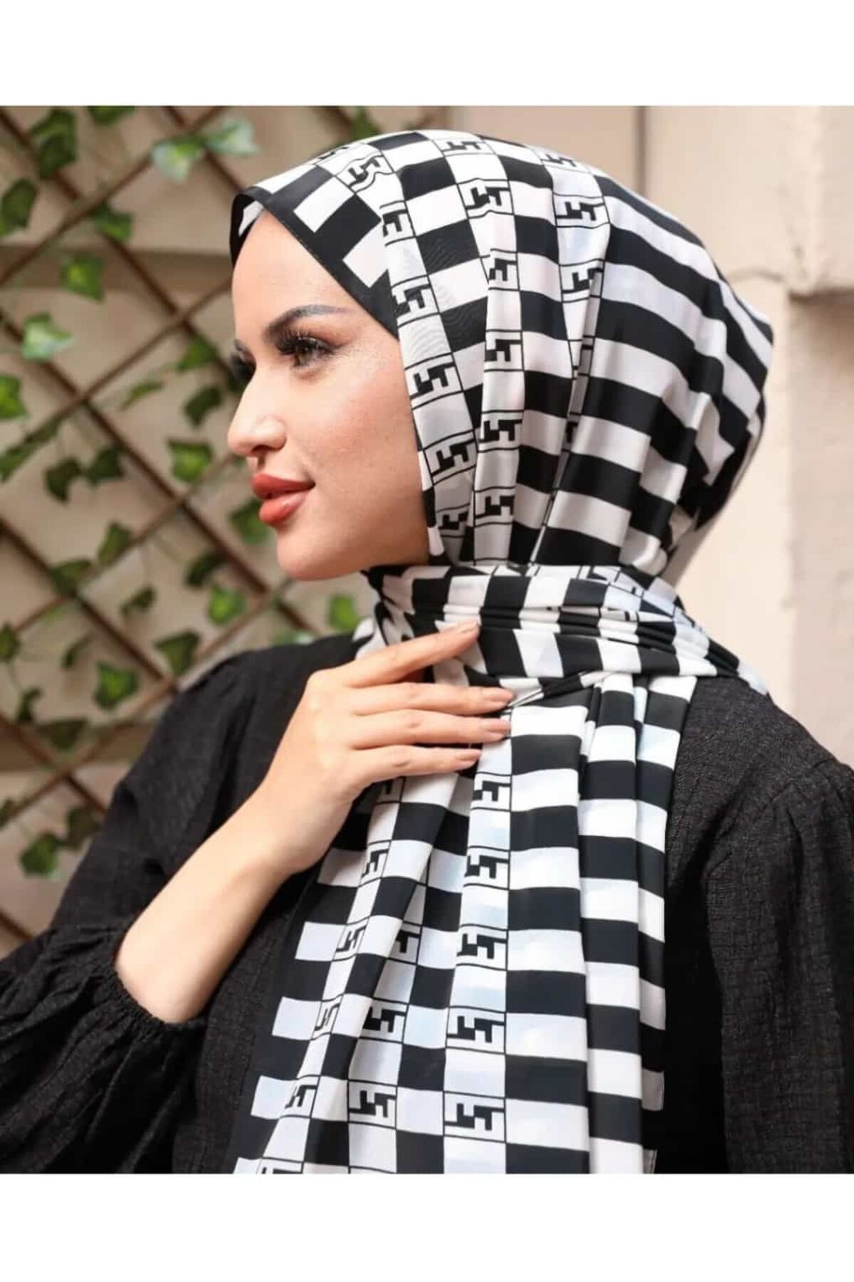 PİRAMİT FENDİ VUAL ŞAL SİYAH BEYAZ