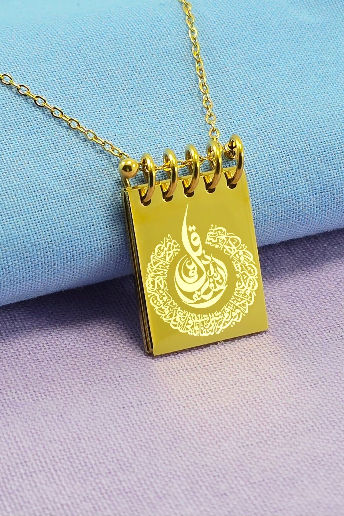 i stil Felak - Nas - İhlas - Kafirun Sureleri Kazınmış Gold Kaplama 316L Çelik Kolye