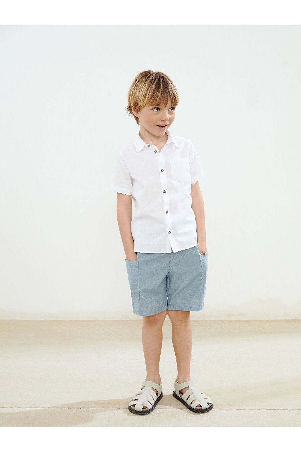 LC Waikiki Meral Collection Beyaz Basic Cepli Erkek Çocuk Poplin Gömlek fotoğrafı 2 (önizleme)