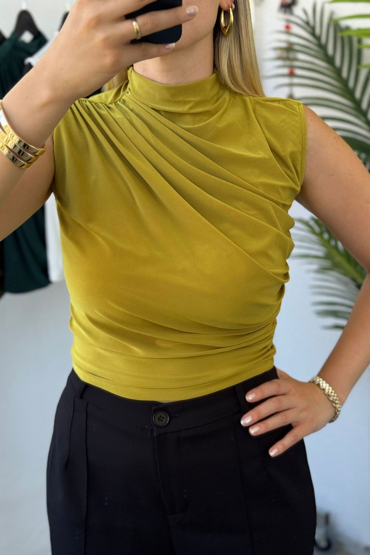 Kubos Moda  Yarım Balıkçı Kolsuz Büzgülü Yağ Yeşili Bluz - Görsel 3
