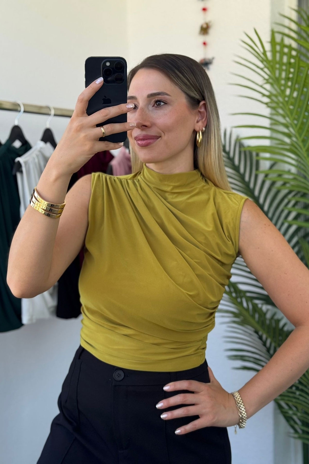 Kubos Moda  Yarım Balıkçı Kolsuz Büzgülü Yağ Yeşili Bluz