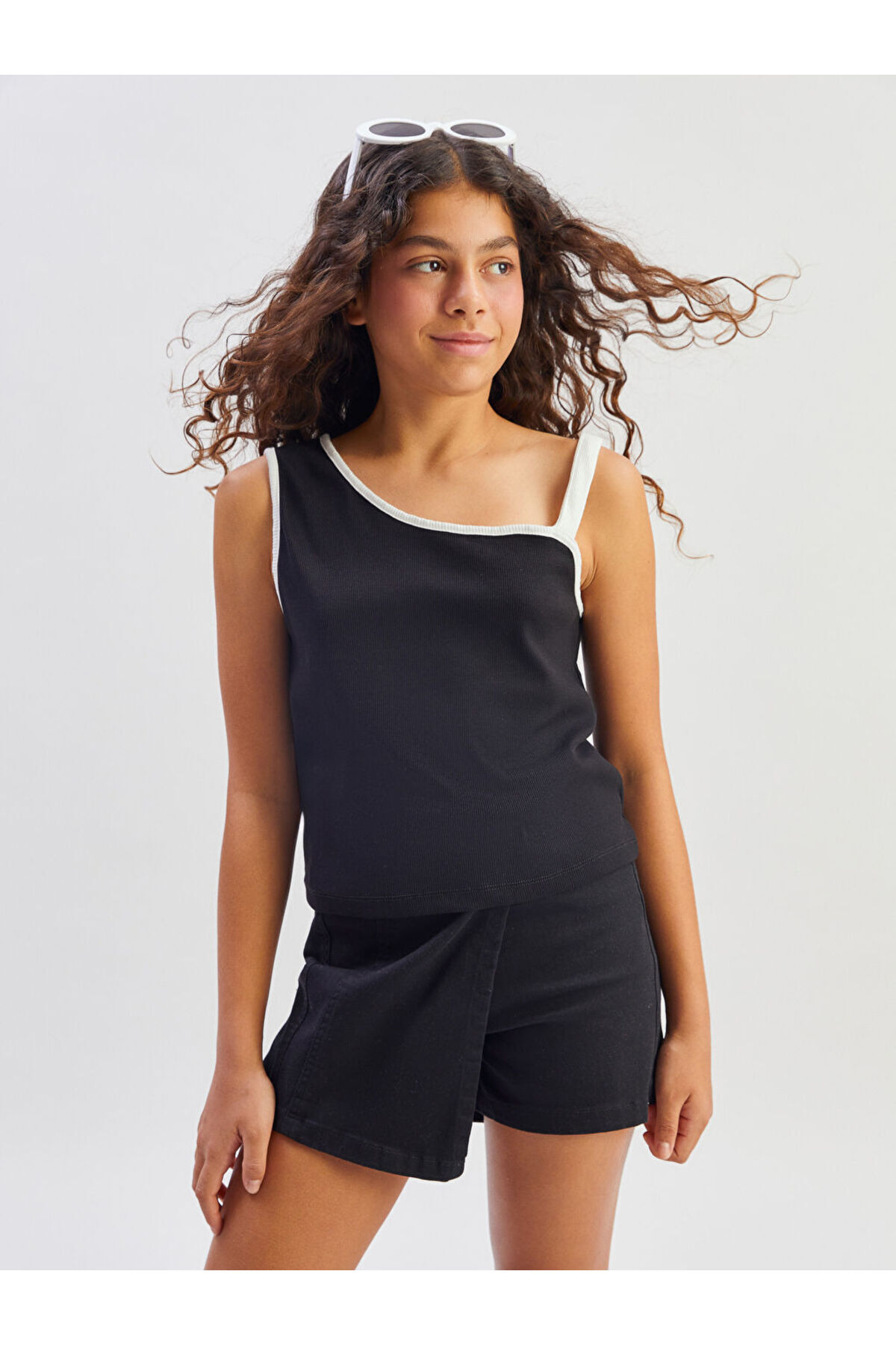 LC Waikiki-Create Your Style from Uzg Store |   Asymmetric Collar Girl's Crop Undershirt 1