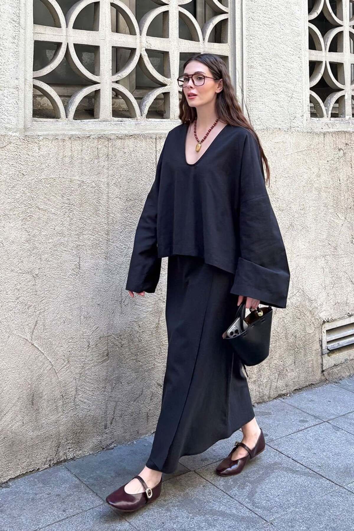Ceylan Otantik-Black Organic Linen Wrap Skirt & V-Neck Blouse Set 3