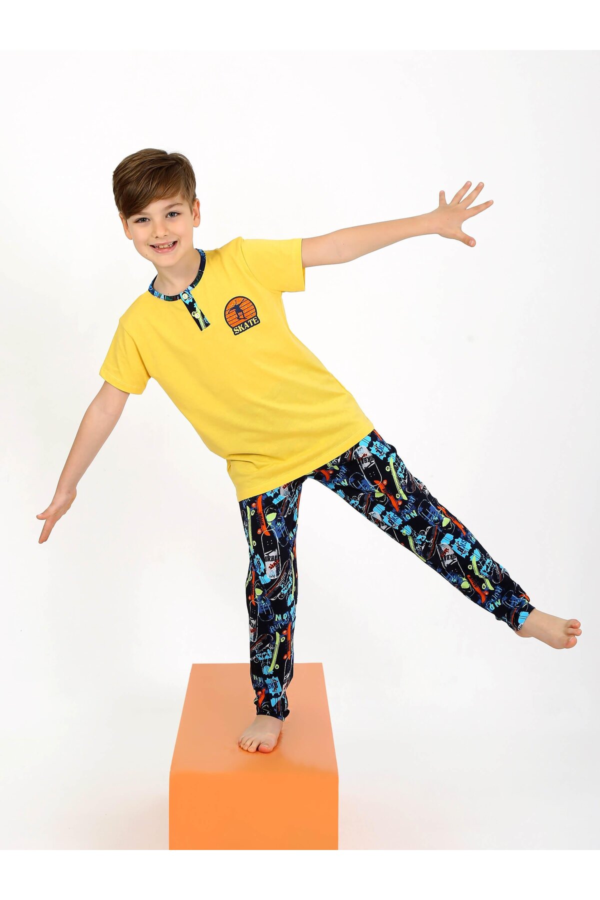 vitmo Erkek Çocuk Kısa Kollu Düğme Detaylı %100 Pamuklu Pijama Takımı Skate fotoğrafı 2 (önizleme)