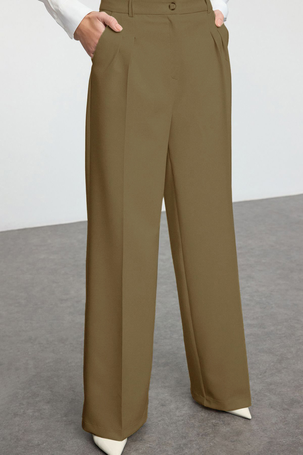 Trendyol Collection-Leichte Khaki-Hose mit weitem Bein und weitem Bein TWOAW25PL00109 Palazzo 6