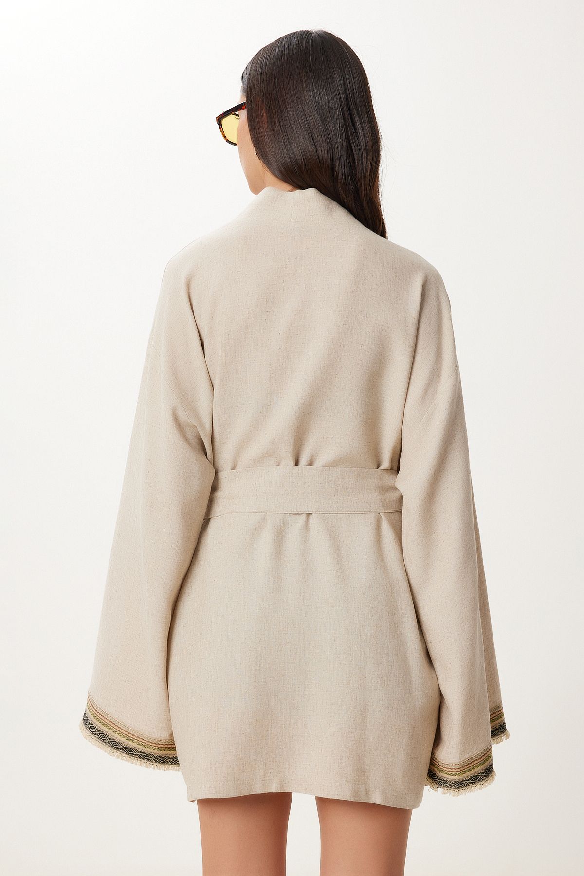 Kadın Bej Nakış İşlemeli Kuşaklı Keten Kimono BV00176