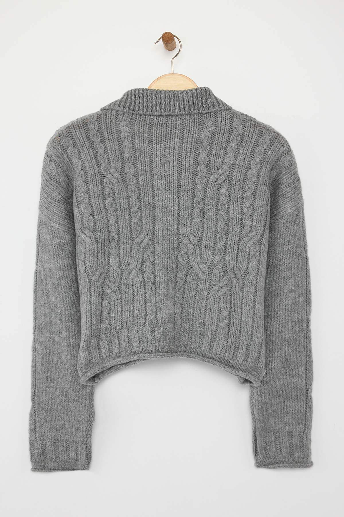 Trendyolmilla  Antrasit Crop Yumuşak Dokulu Fermuarlı Saç Örgülü Triko Hırka TWOAW24HI00202 - Görsel 7