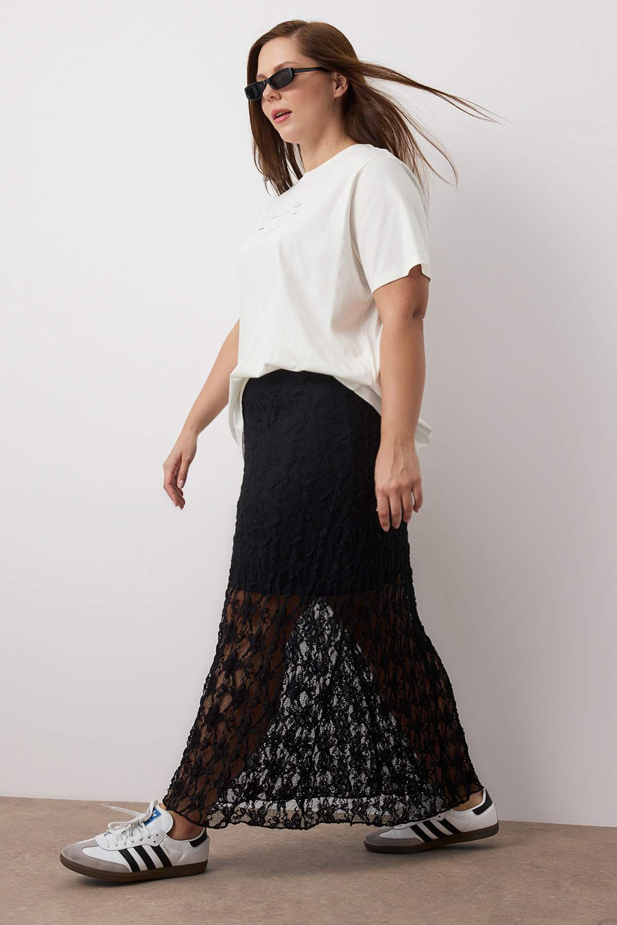 Trendyolmilla  Siyah Dantel A-line Mini Astarlı Büyük Beden Etek TBBSS25AZ00029 - Görsel 4