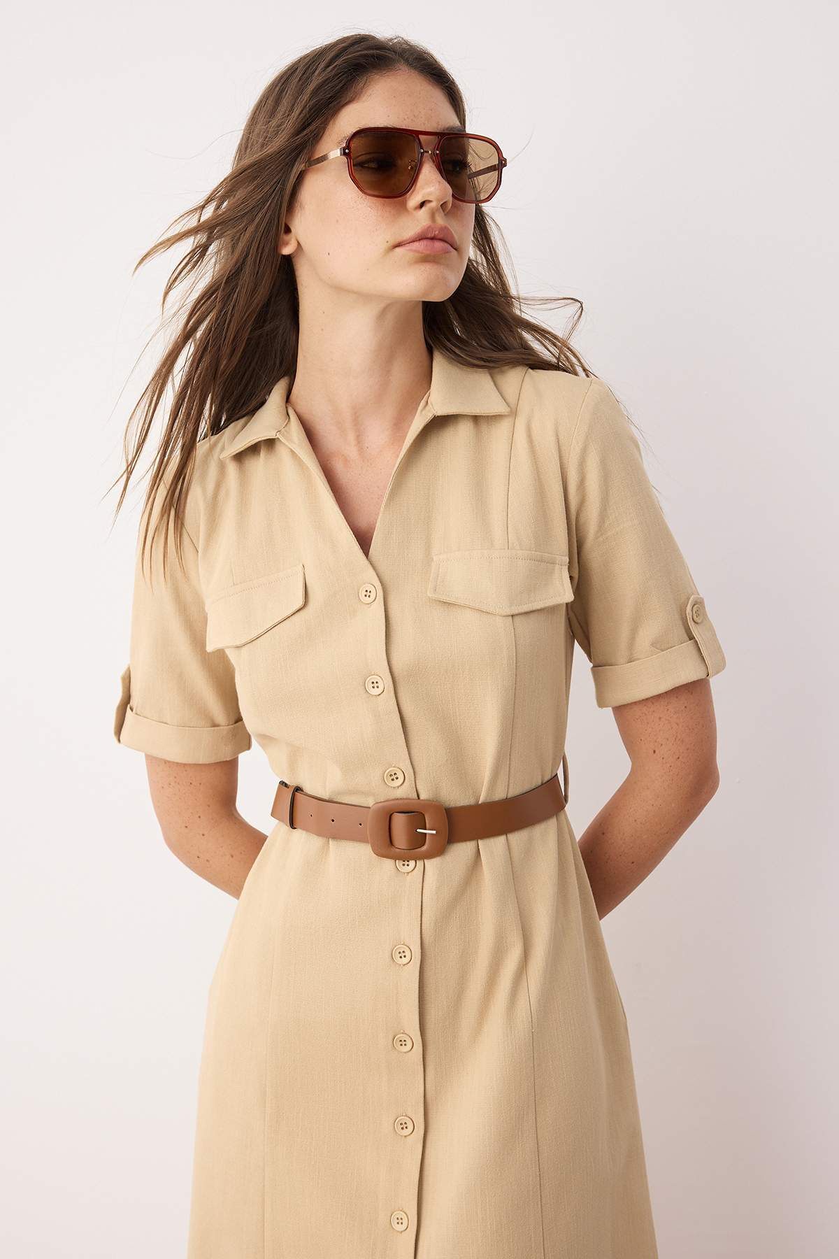 Trendyolmilla  Vizon Kemerli Düz Cep Detaylı Midi Dokuma Elbise TWOSS25EL00704 - Görsel 2