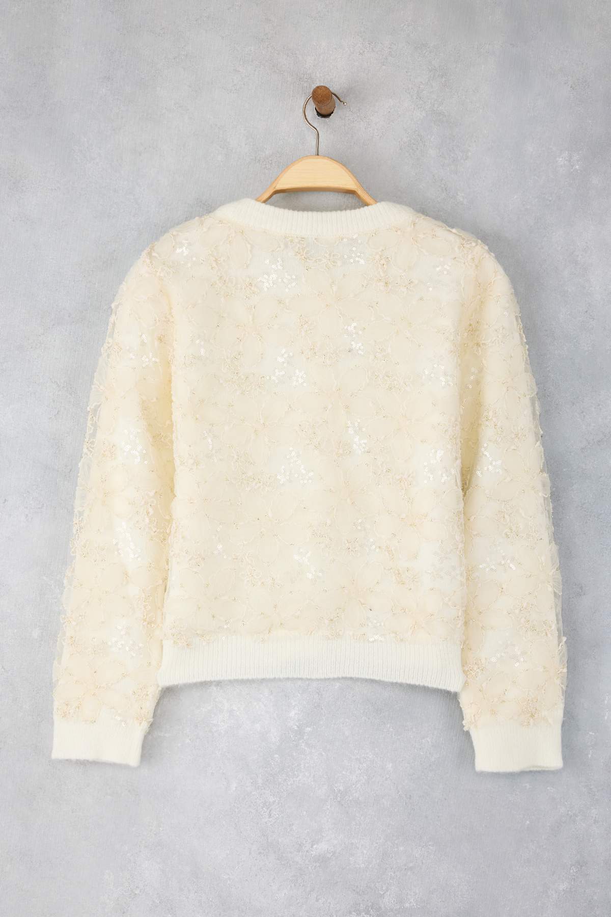 Trendyolmilla  Ekru Dantel Garnili Yumuşak Dokulu Triko Hırka TWOAW26HI00024 - Görsel 7