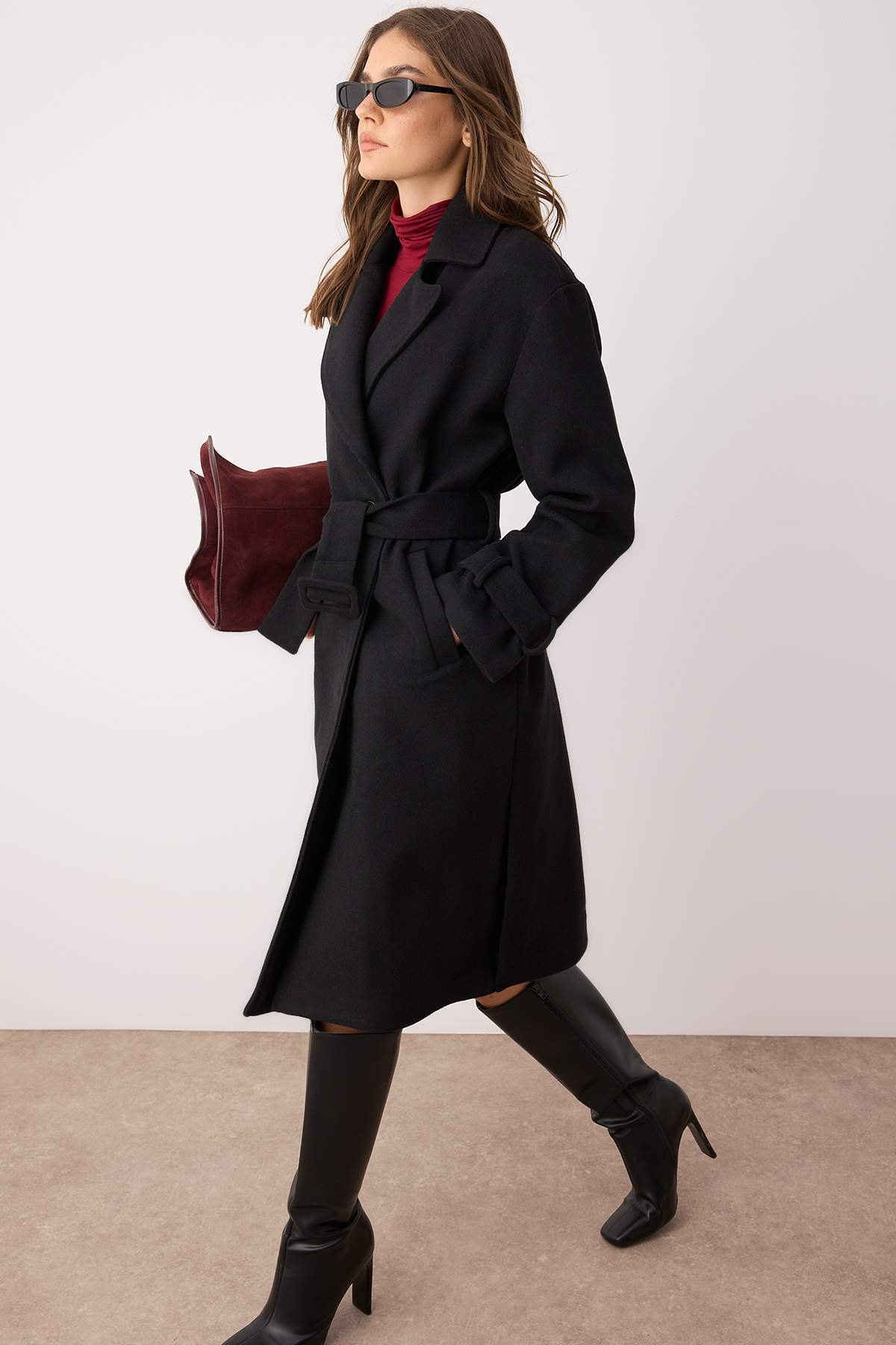 Kolekcia Trendyol Čierny páskový mono kabát Regular Long Cashmere Coat TWOAW26KB00018