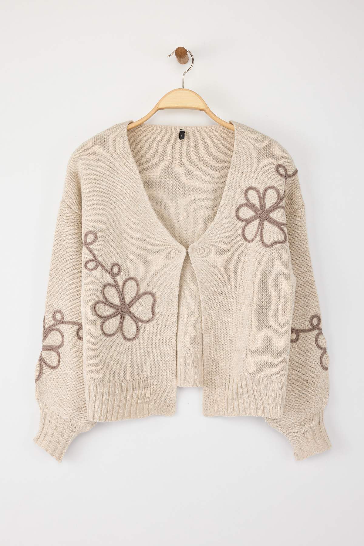 Trendyolmilla  Bej Nakış Detaylı V Yaka Triko Hırka TWOAW25HI00291 - Görsel 5