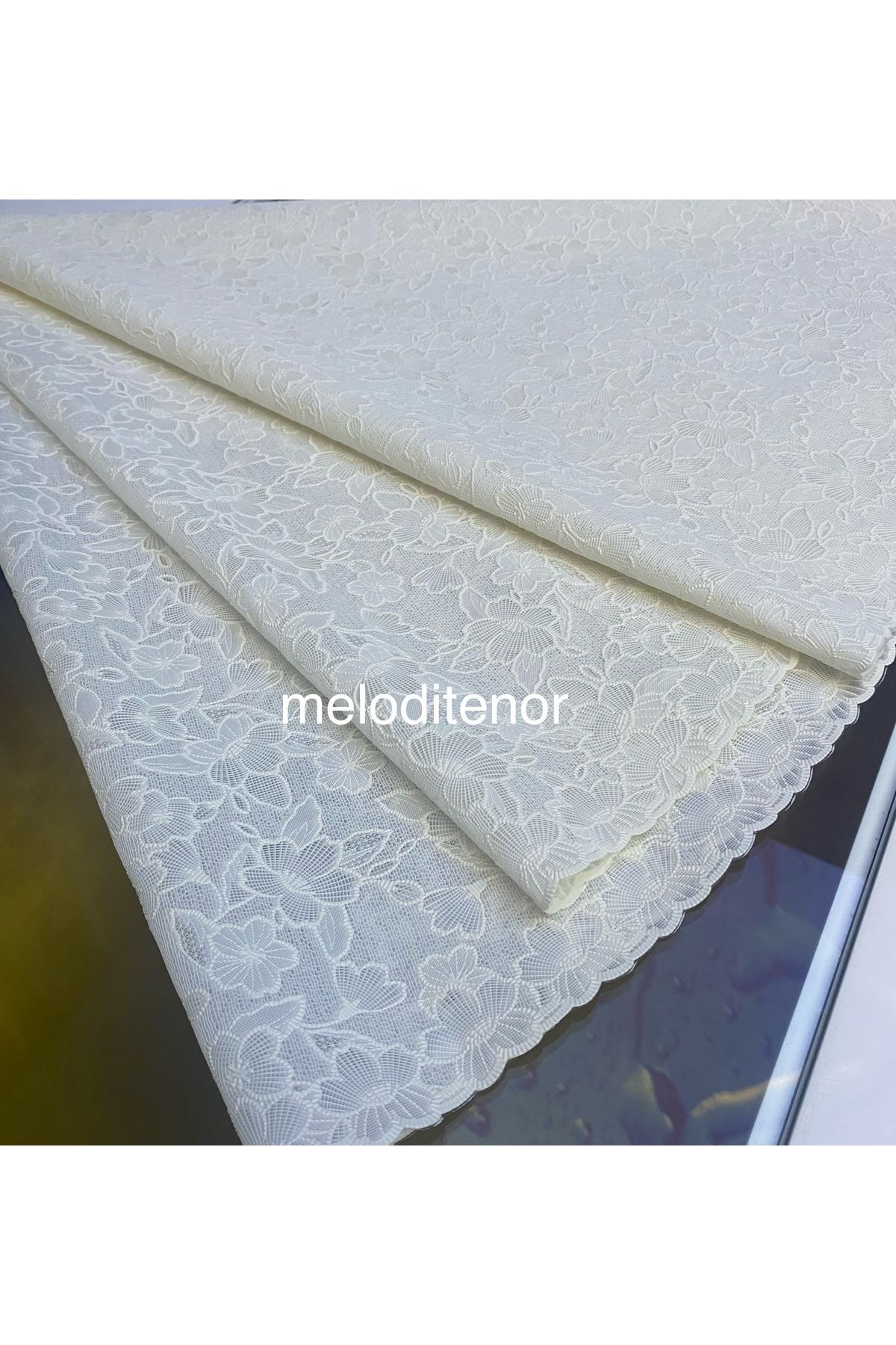 TNR Güpür dantel görünümlü kendinden desenli lüks pvc yuvarlak muşamba masa örtüsü 152 cm