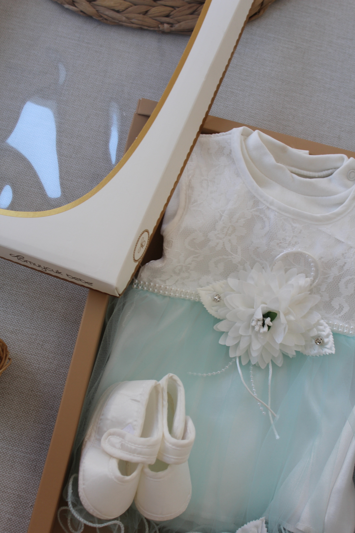 Tomuycuk DANTELLİ KIZ BEBEK MEVLÜTLÜK ELBİSE SETİ YENİDOĞAN HEDİYELİK BEBEK GİYİM 0-6 AYLIK BANDANALI PATİKLİ fotoğrafı 3 (önizleme)