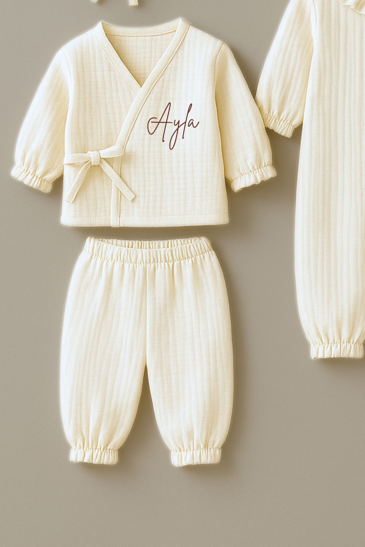 Minytrendy Kız Bebek Isimli 4 Parça Müslin Set Yenidoğan Tulum & Alt Üst Takım Hastane Çıkışı Hediyelik Set fotoğrafı 3 (önizleme)