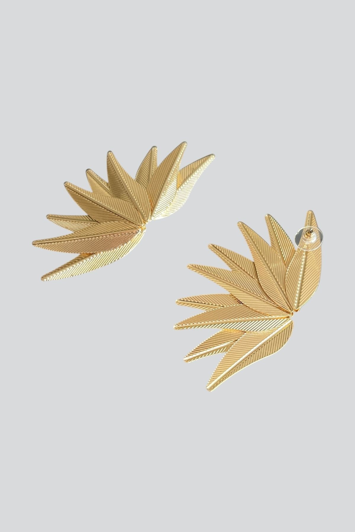 stravis-Gold Leaf Design Earrings 2