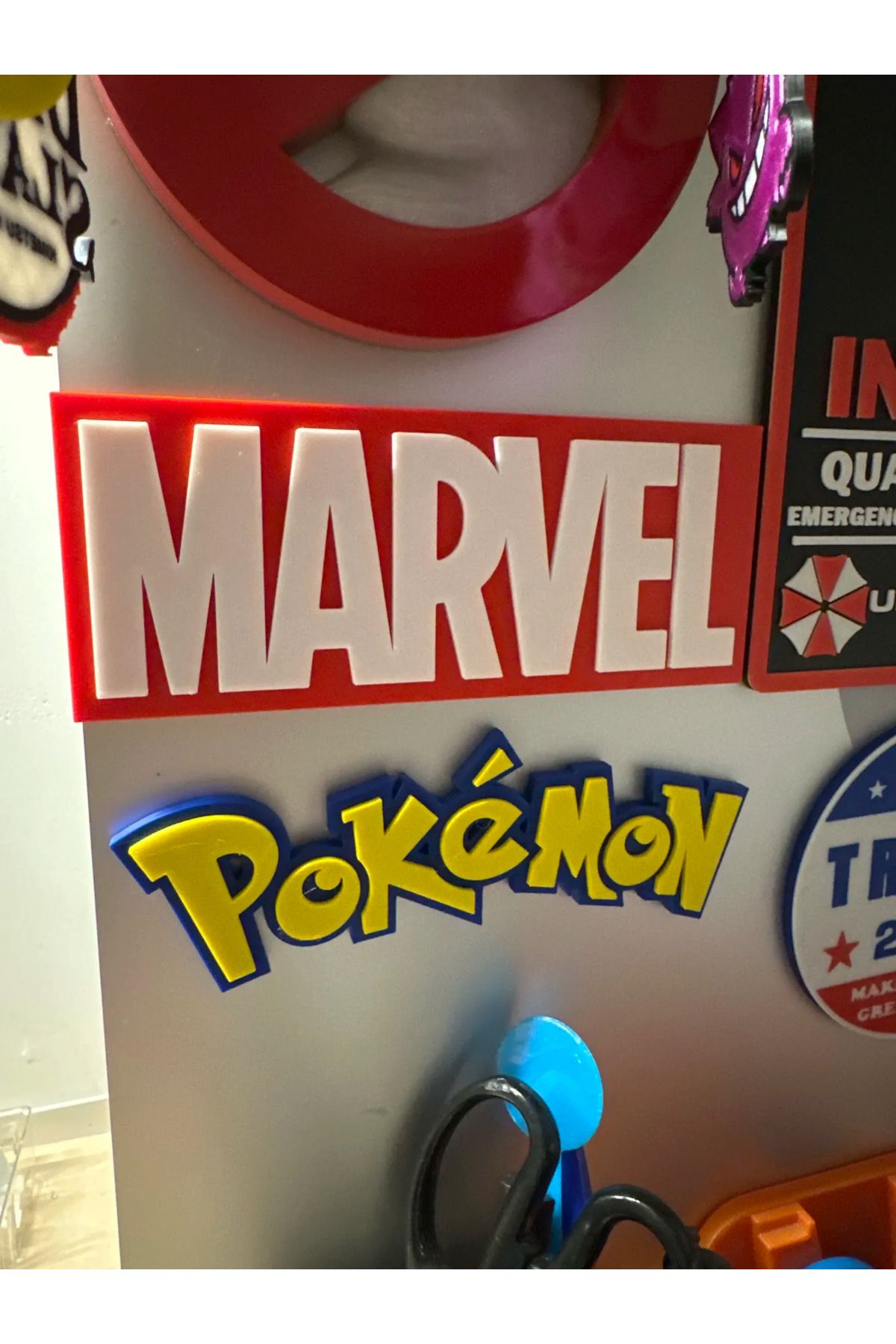 Lades Marvel Logo