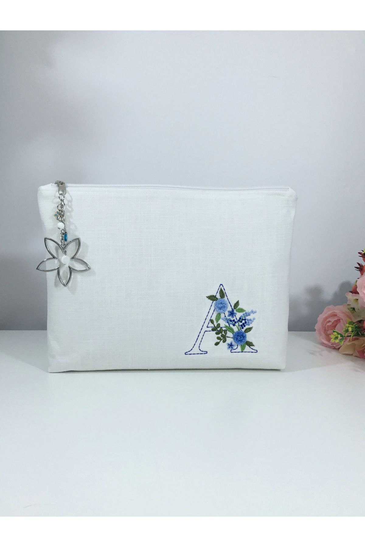 CIGDEMCALISKAN Majestic Blooms - Mavi Monogram Harfli Portföy Çanta