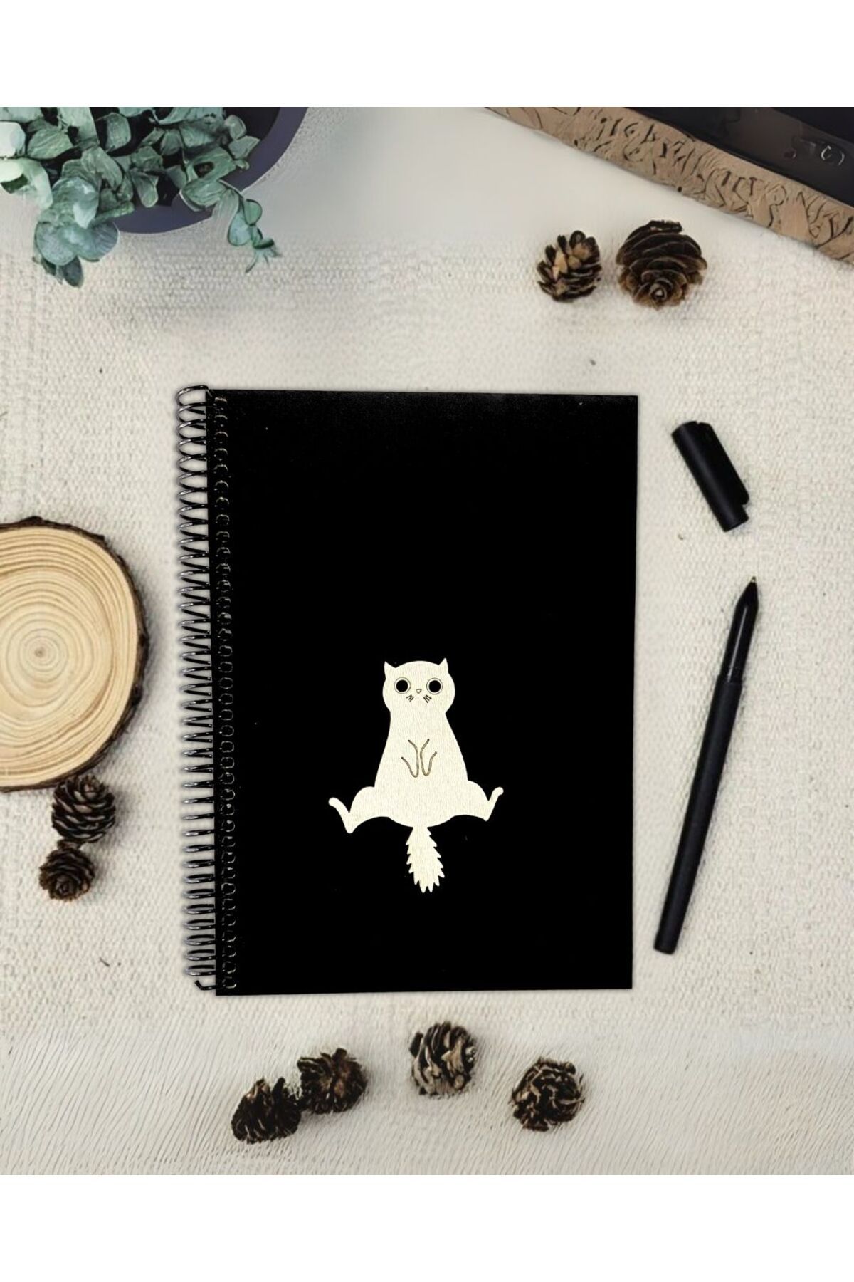 Tasarım Siyah Defter Sevimli Kedi Temalı Siyah Yapraklı Ahşap Kapaklı Anı Defteri - Albüm, Hediye - Kişiselleştirilebilir