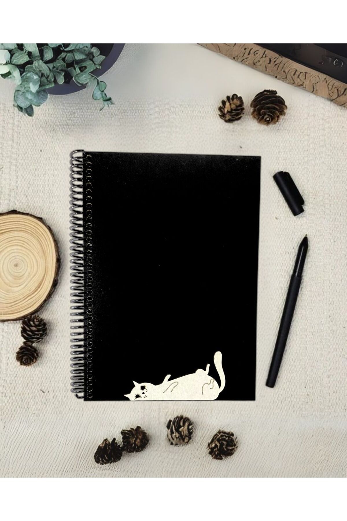 Tasarım Siyah Defter Sevimli Kedi Temalı Siyah Yapraklı Ahşap Kapaklı Anı Defteri - Albüm, Hediye - Kişiselleştirilebilir