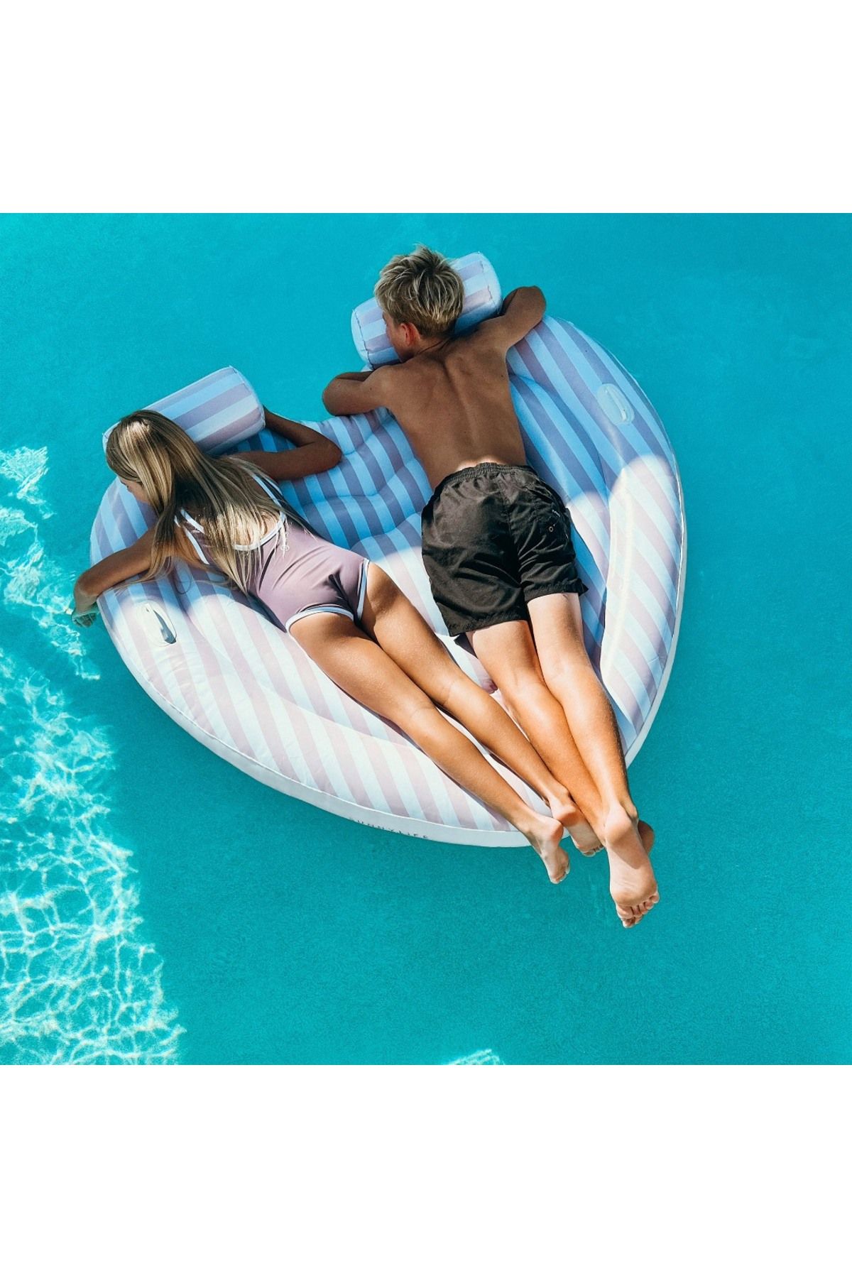 SunnyLife - Çift Kişilik Kalpli Havuz Yatağı Simidi