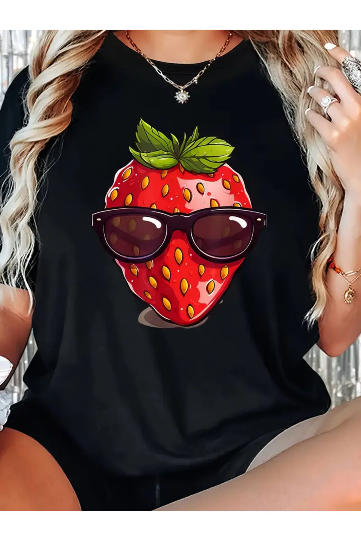 HOFFNUNG Kadın Bisiklet Yaka STRAW BERRY WITH GLASSES baskılı Oversize T-Shirt