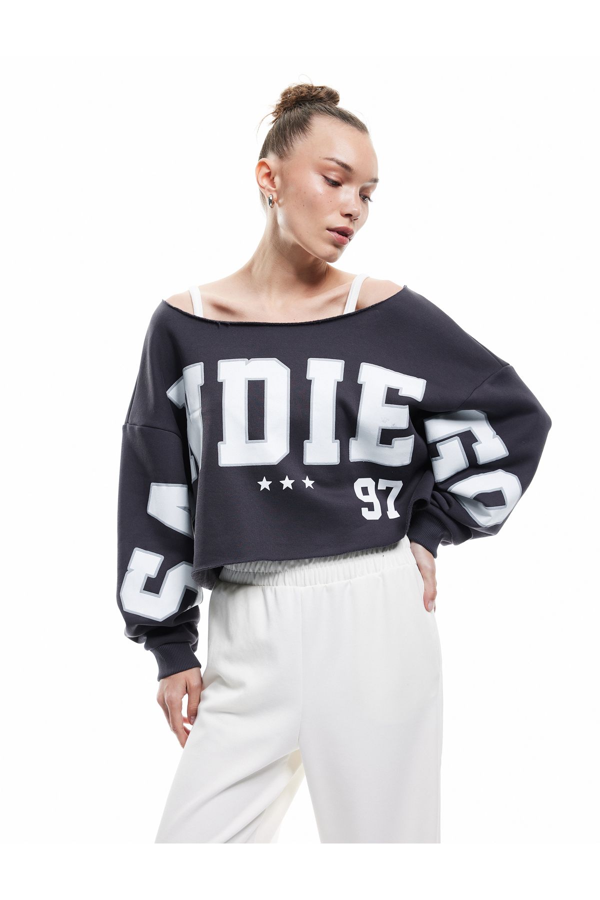 Koton Uzun Kollu Şardonlu Oversize Kayık Yaka Baskılı Crop Sweatshirt