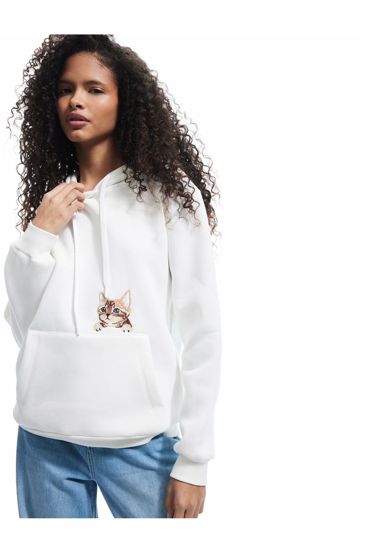 Koton Şardonlu Uzun Kollu Kapüşonlu Kanguru Cepli Nakış Detaylı Sweatshirt