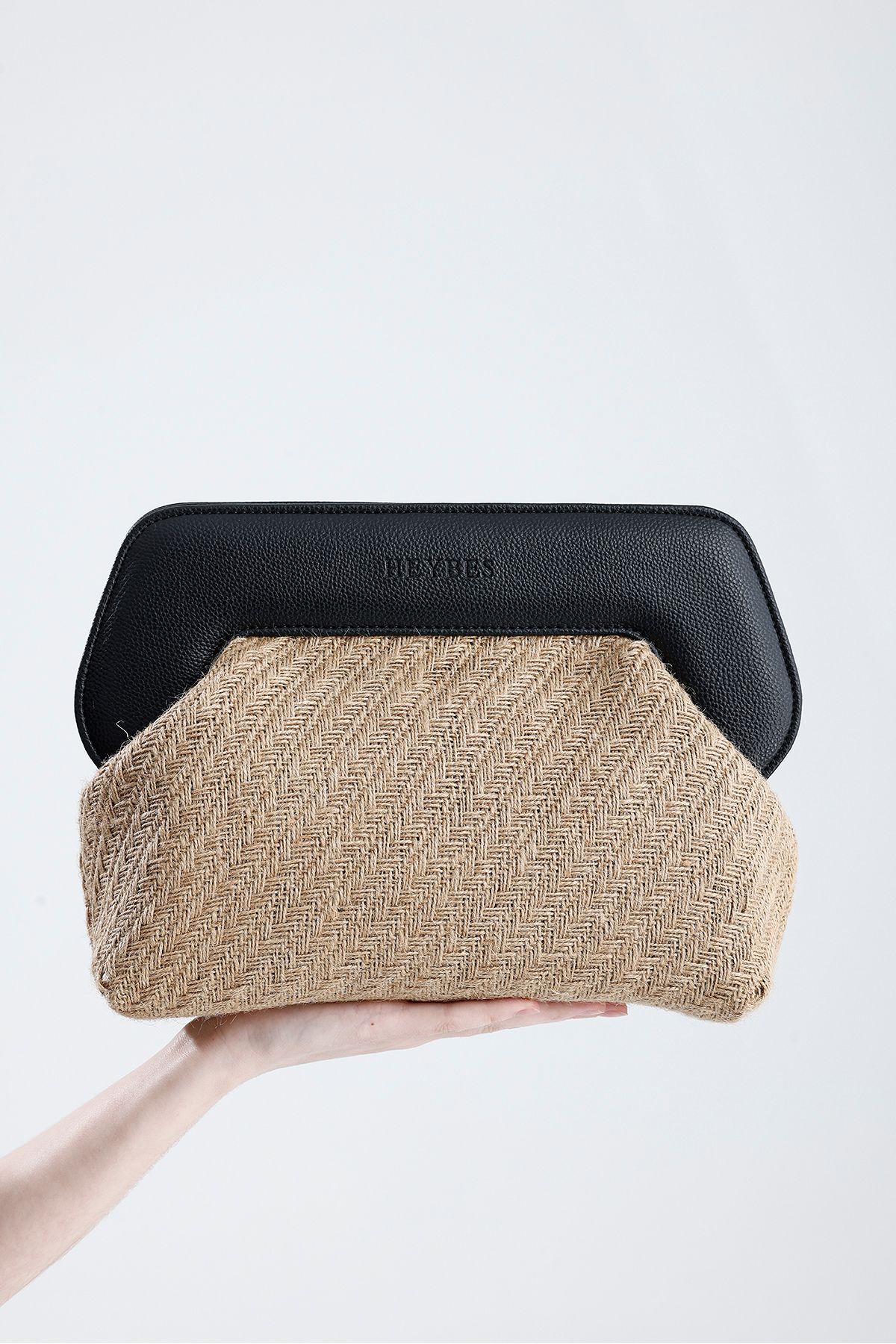 HEYBE'S Heybes Kadın Siyah Çerçeveli Balık Sırtı Jüt Clutch El Çantası