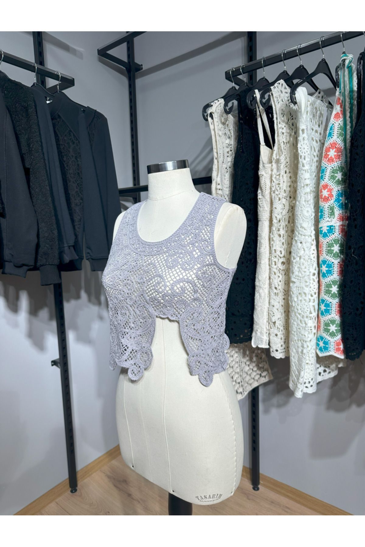MT CLUB Kadın Tığ İşlemeli Kolsuz Yazlık Crop Bluz
