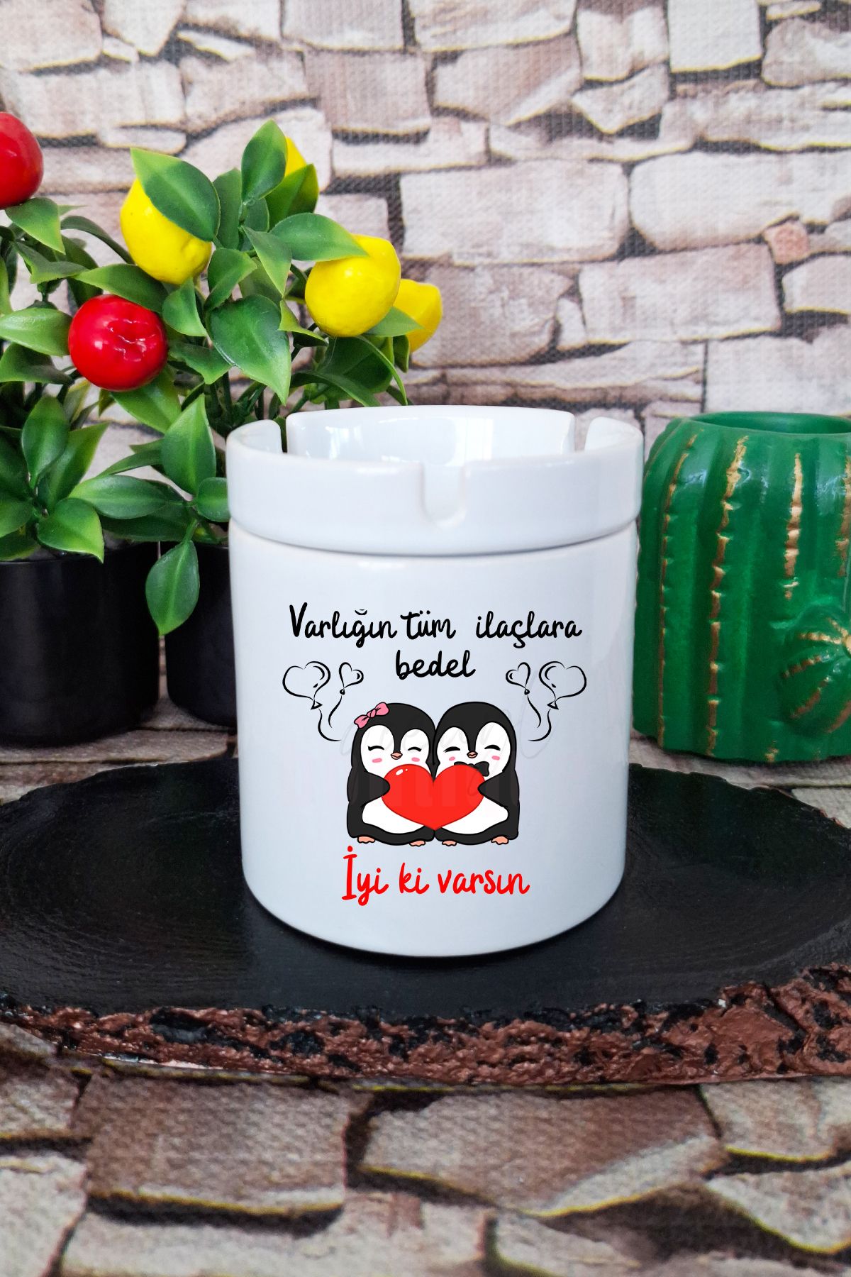 qoeuyl boutique İyi ki Varsın-Penguen Baskılı Eş, Sevgili, Arkadaşa Hediyelik Kokusuz Kapaklı Seramik Küllük