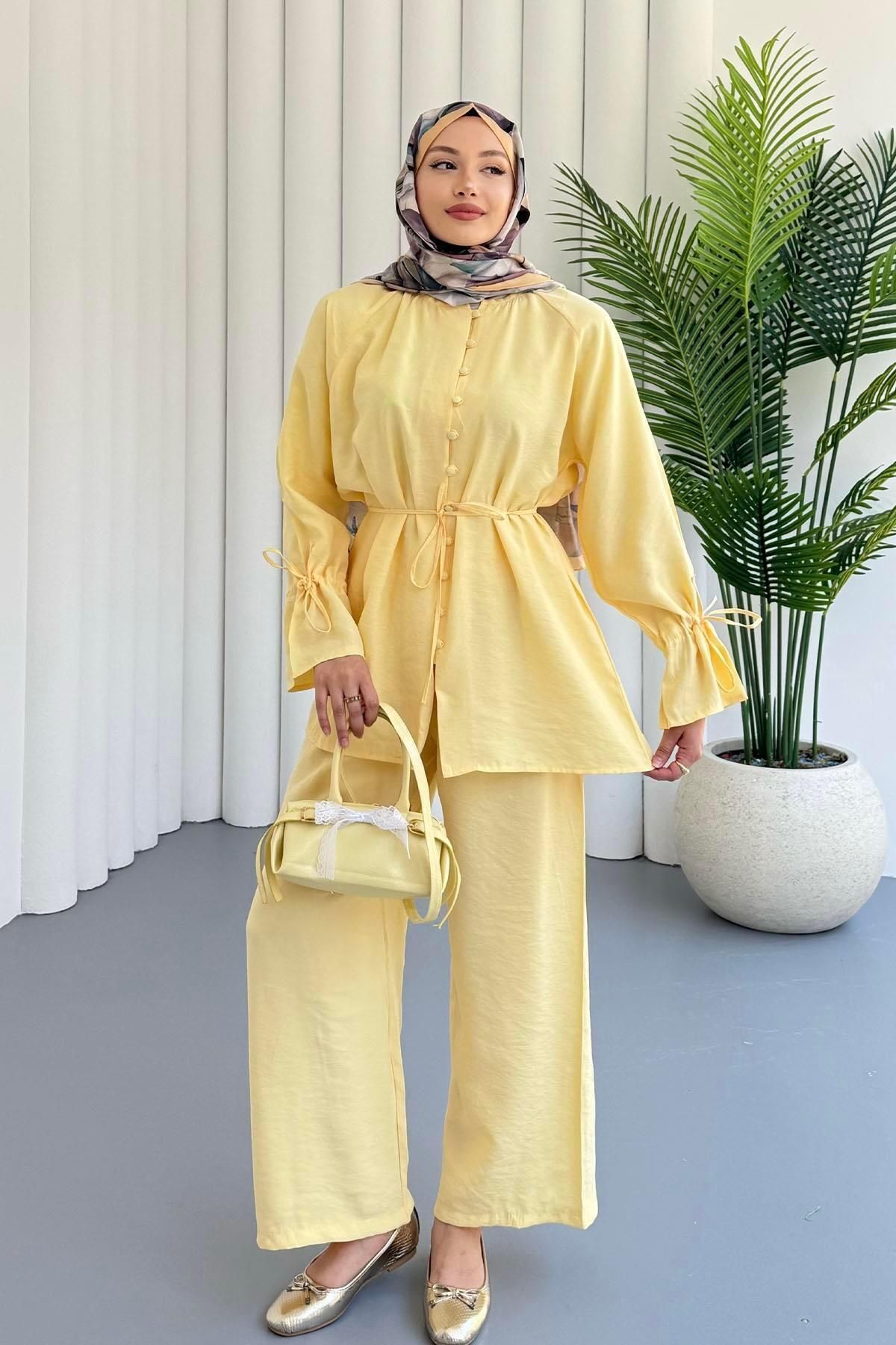 Modaensarbutik Kolları Bağcık Detaylı Önden Düğmeli Tesettür Takım-SARI