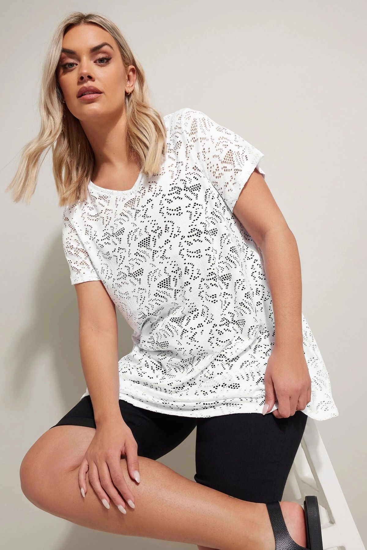 Stil Diva Büyük Beden V Yaka Sıfır Kol Astarsız Dantel T-shirt 304092