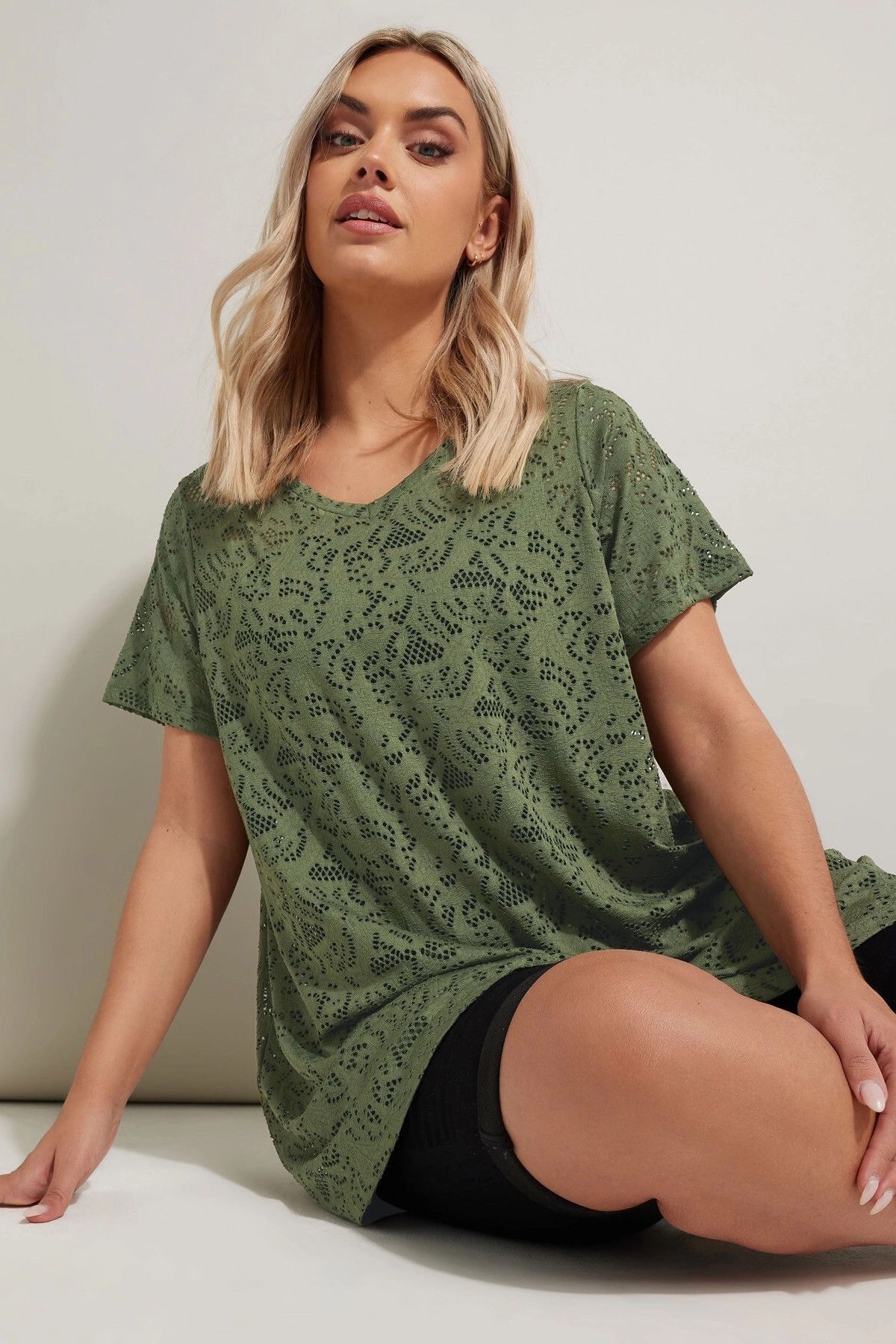 Stil Diva Büyük Beden V Yaka Sıfır Kol Astarsız Dantel T-shirt 304091