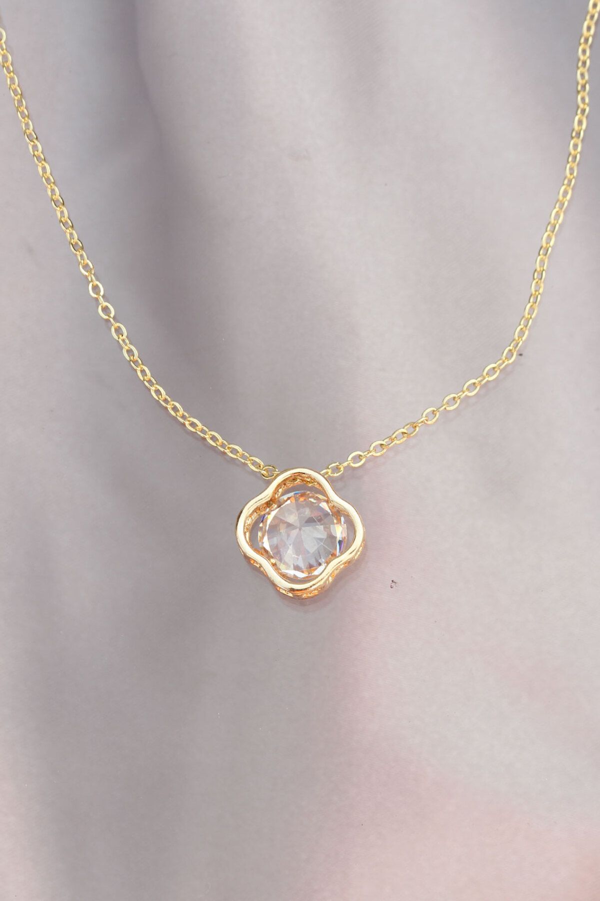 Goşenefmafe Çiçek Model Zirkon Taş Detaylı Gold Metal Zincirli Kadın Kolye
