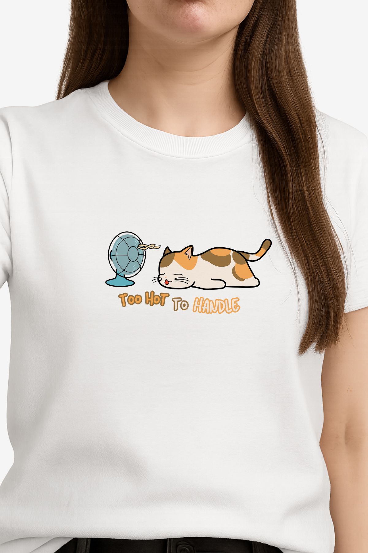 FANA Kadın Beyaz Tişört – Kedi Figürlü, Slogan Baskılı Yazlık T-shirt