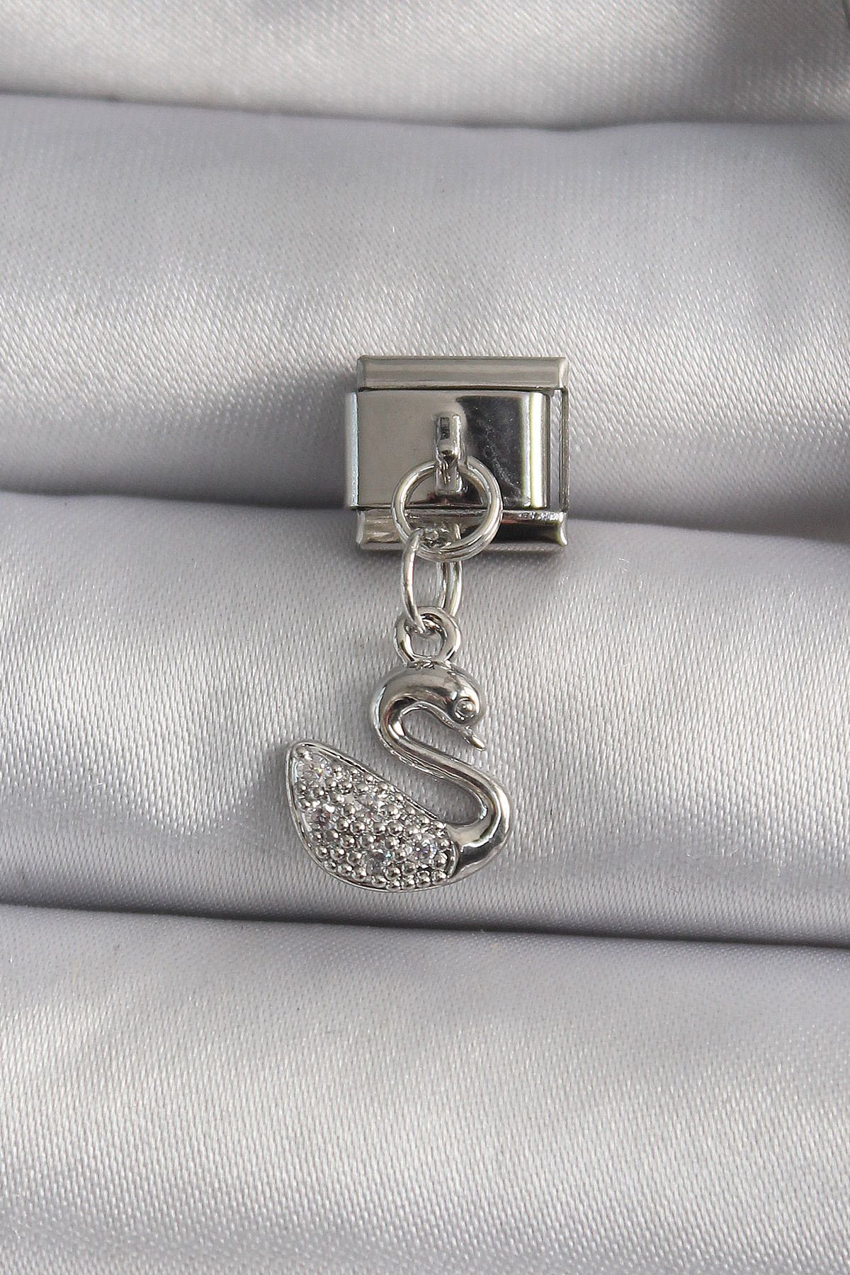 MBB ETİCARET 316L Çelik Gümüş Renk Zirkon Taşlı Sallantı Kuğu Model Nomination Charm - TJ-BC1110