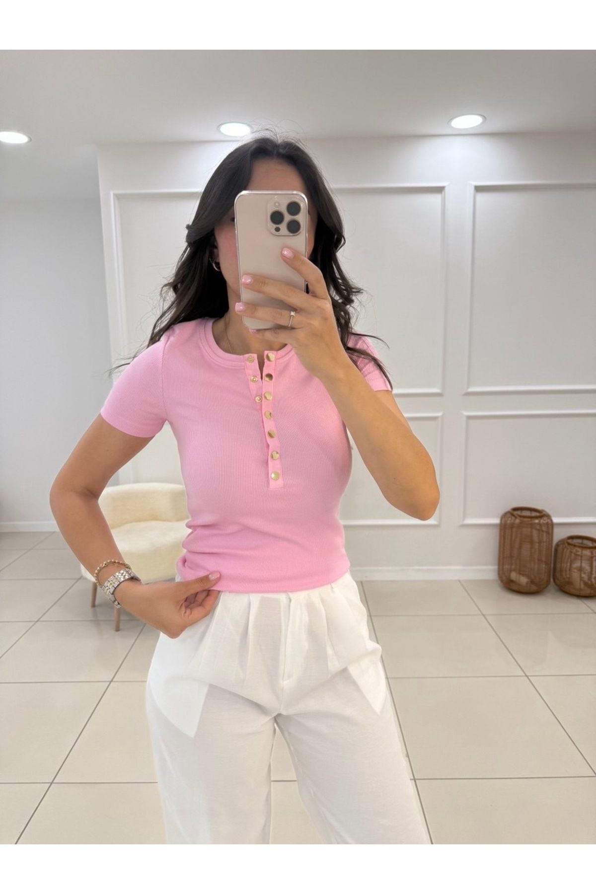 Butik Önü Çıtçıtlı T-Shırt