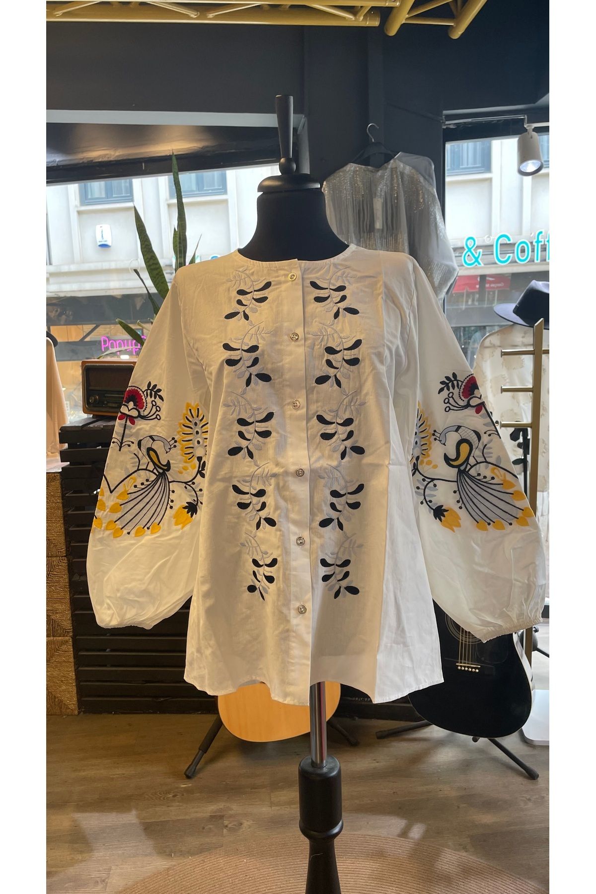 Saloon Kadın Düğmeli Kuş Motifli Nakış İşlemeli Yazlık Gömlek
