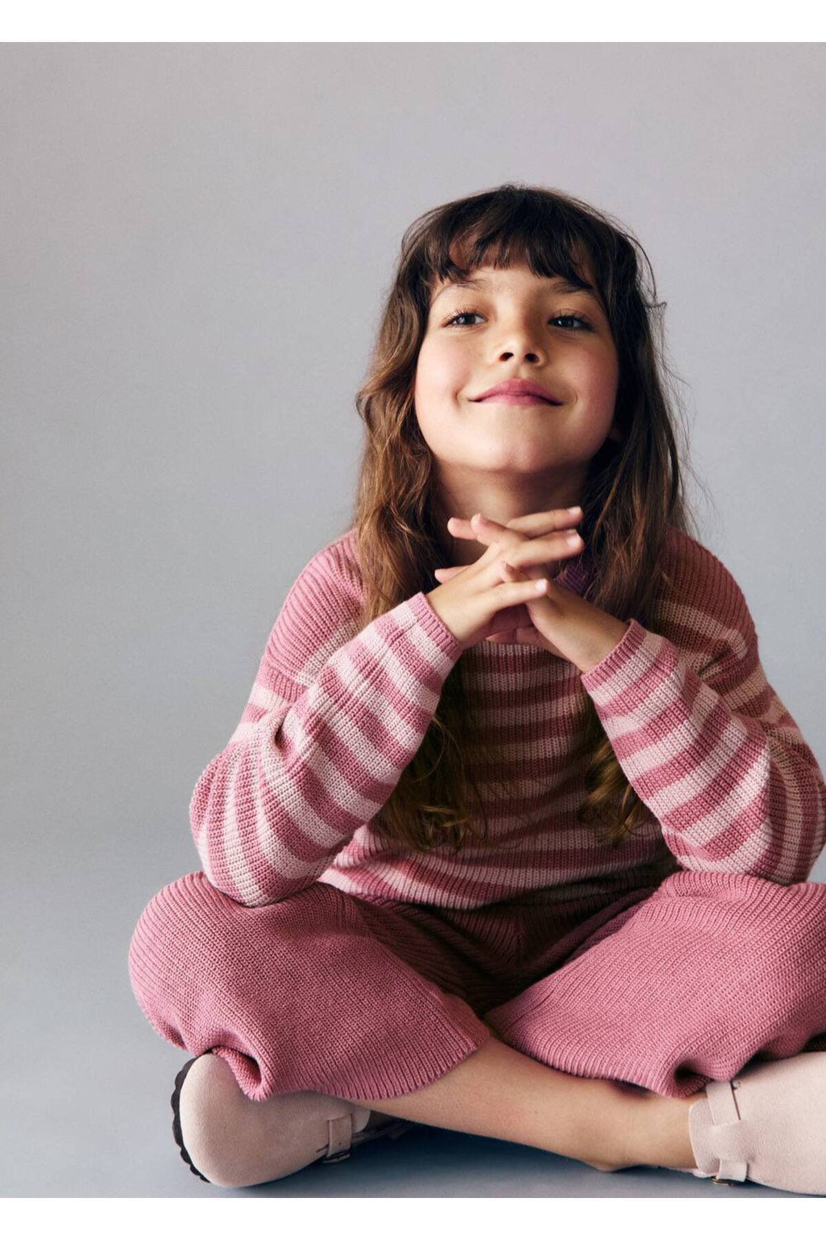 ژاکت بافتنی با جزئیات دکمهای  ژاکت بافتنی با جزئیات دکمهای