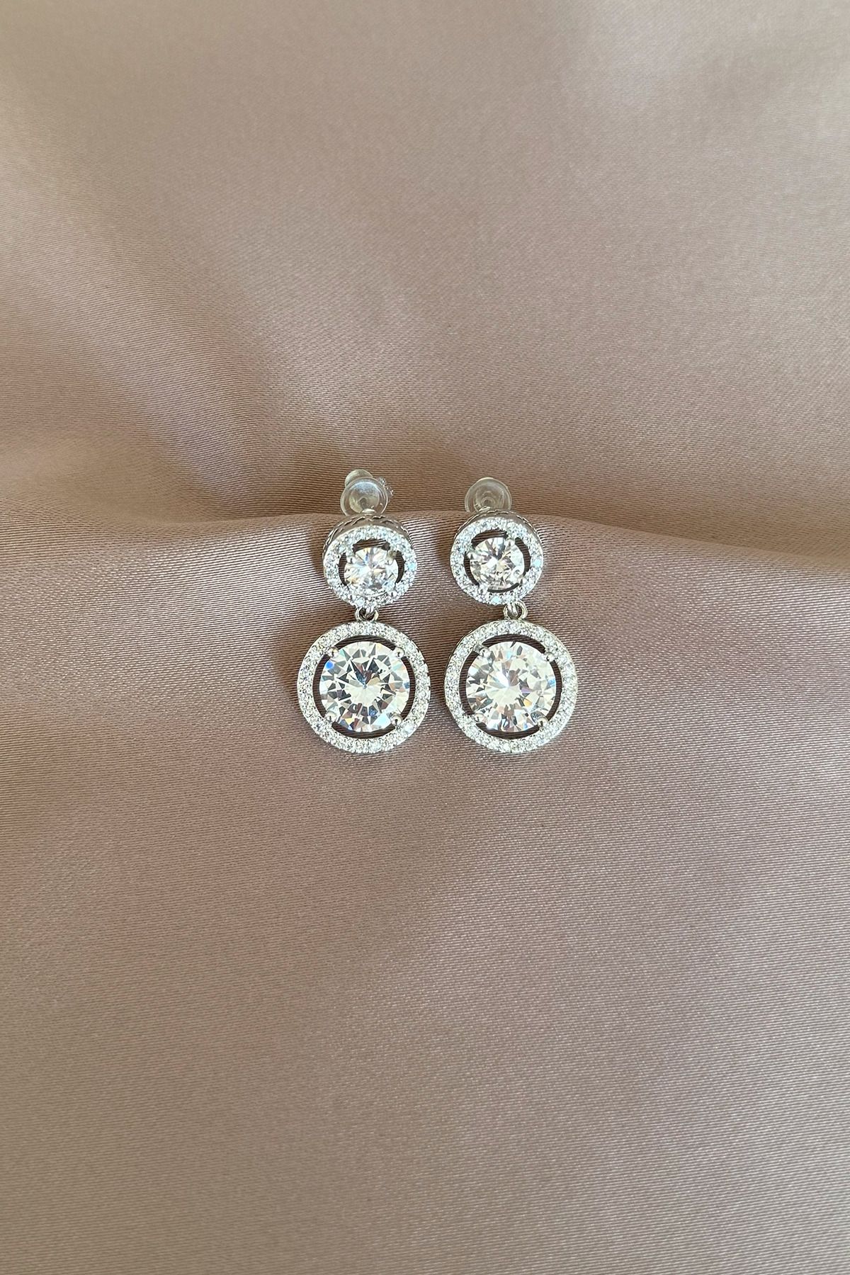 laria jewelry Yuvarlak Taşlı Sallantılı Küpe