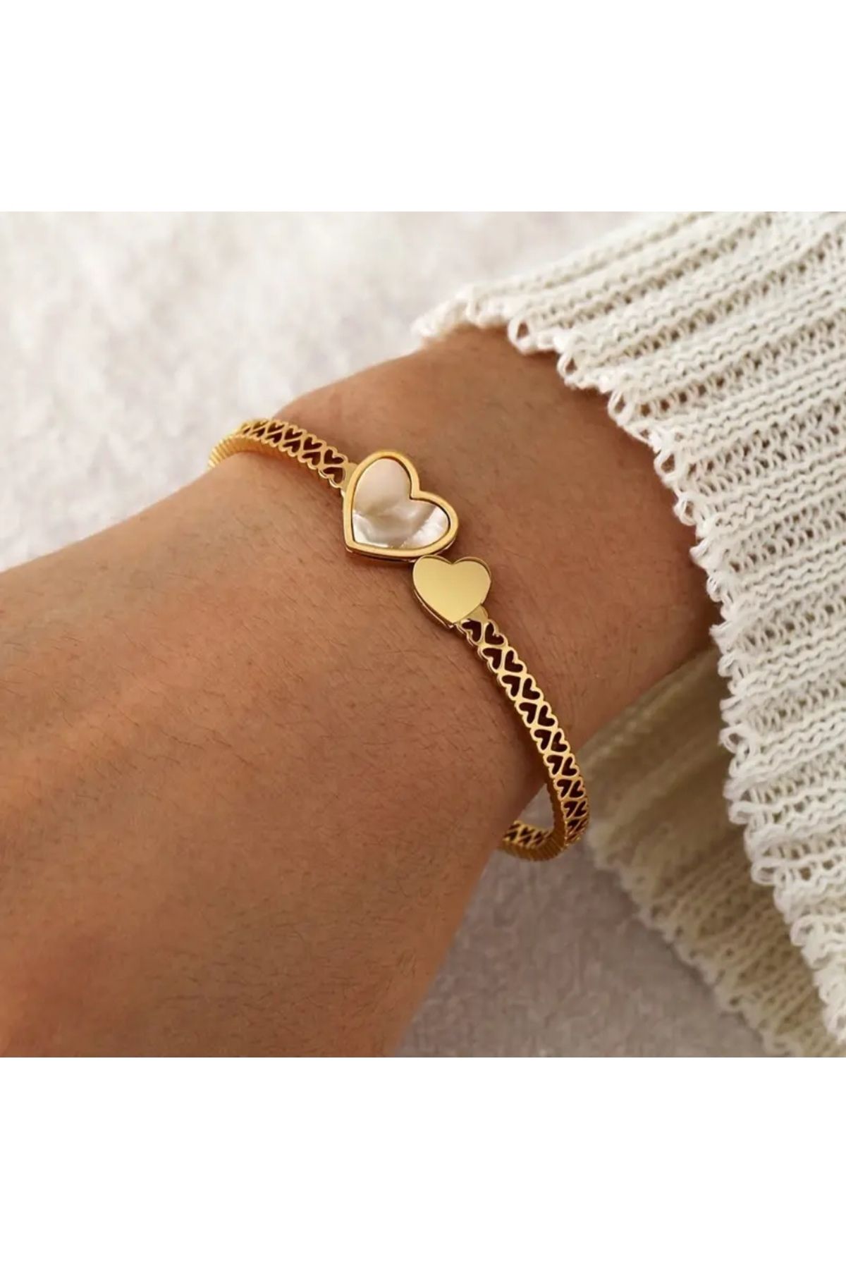 WOMAN'S HEART PASLANMAZ ÇELİK KALP MOTİFLİ ALTIN KAPLAMA BİLEKLİK