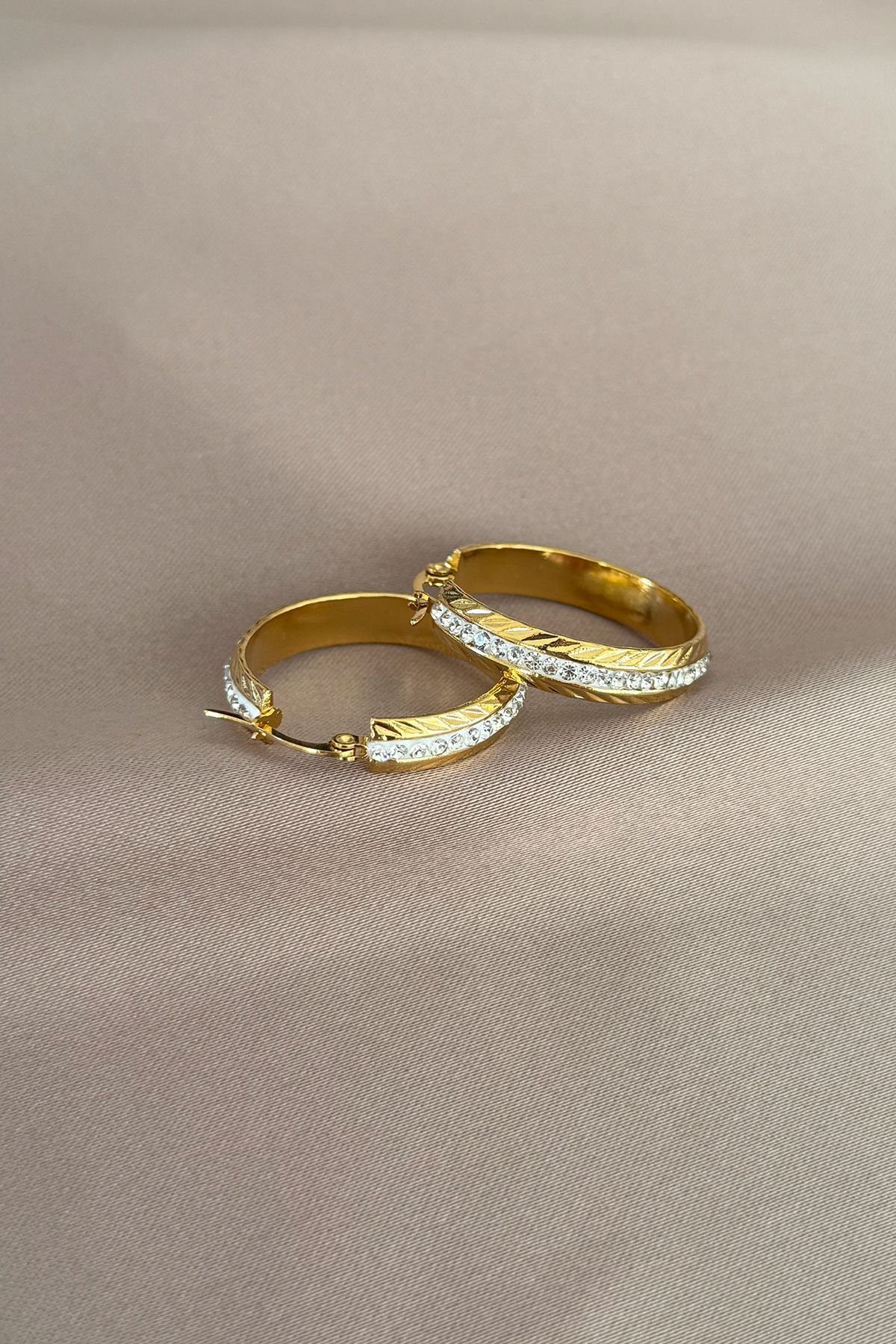 laria jewelry Zirkon Sıralı Taşlı Halka Küpe