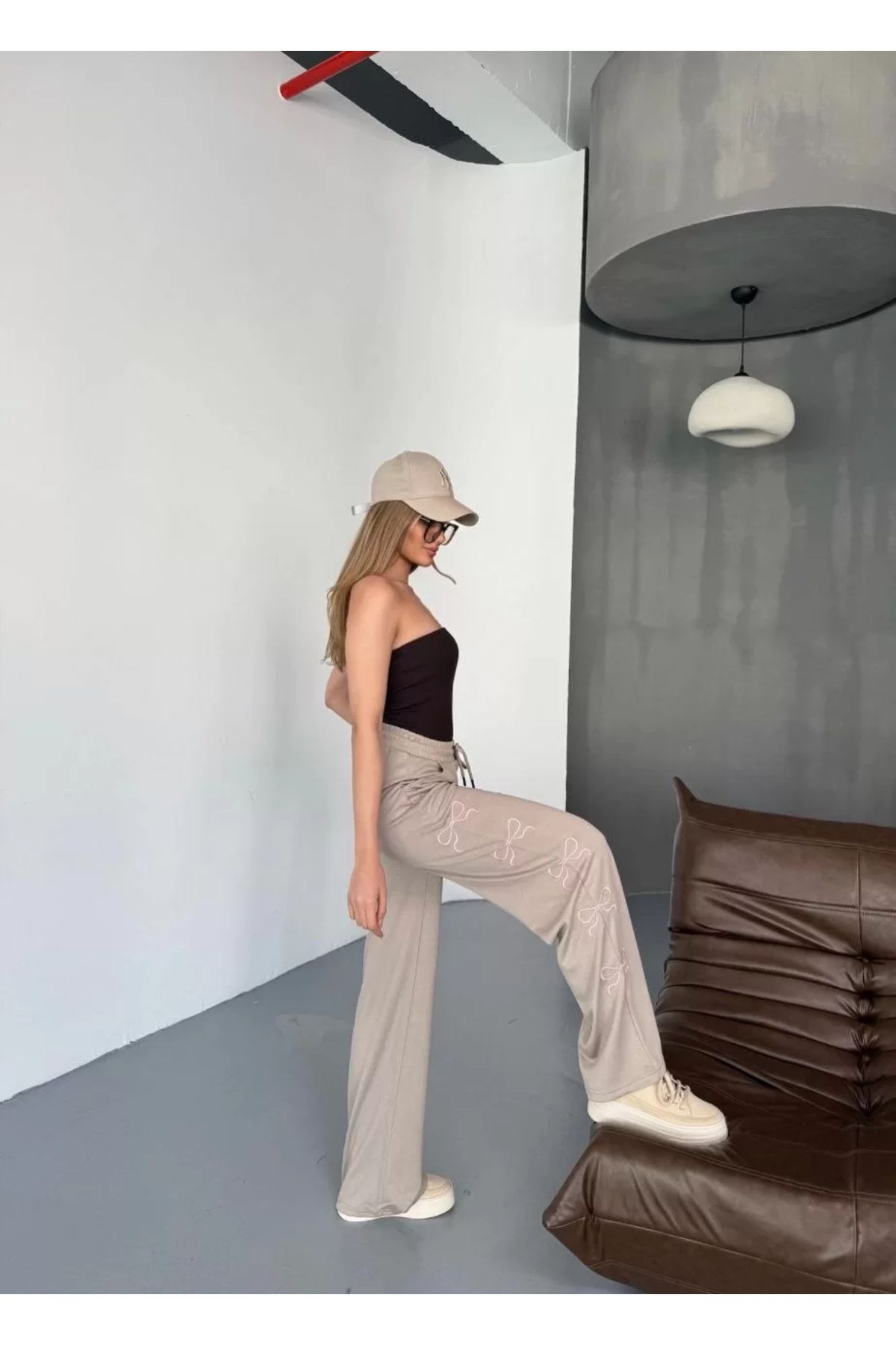 Silerra Osy Modal Yumuşak Dokulu Kumaş Nakış işlemeli Rahat Bol Paça Eşofman Pantalon - Bej