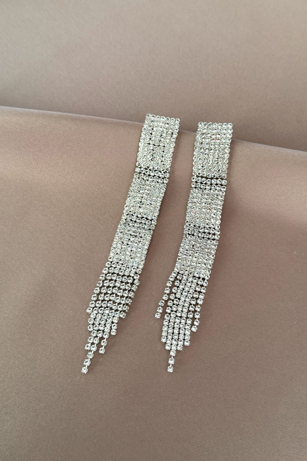 laria jewelry Zirkon Taşlı Sallantılı Uzun Abiye Küpe