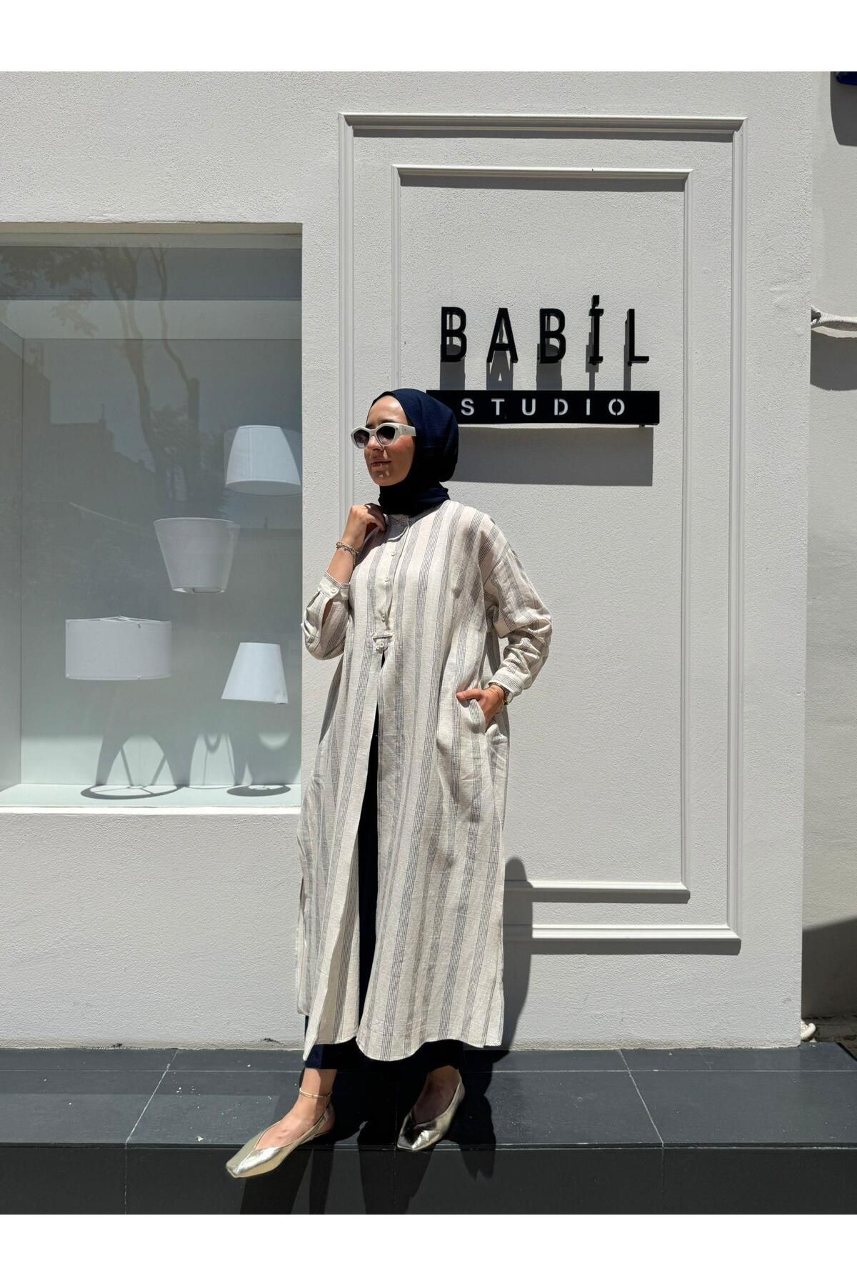 QOOQ STORE 25SS249 Yırtmaçlı Çizgili Keten Kadın Gömlek Ekru