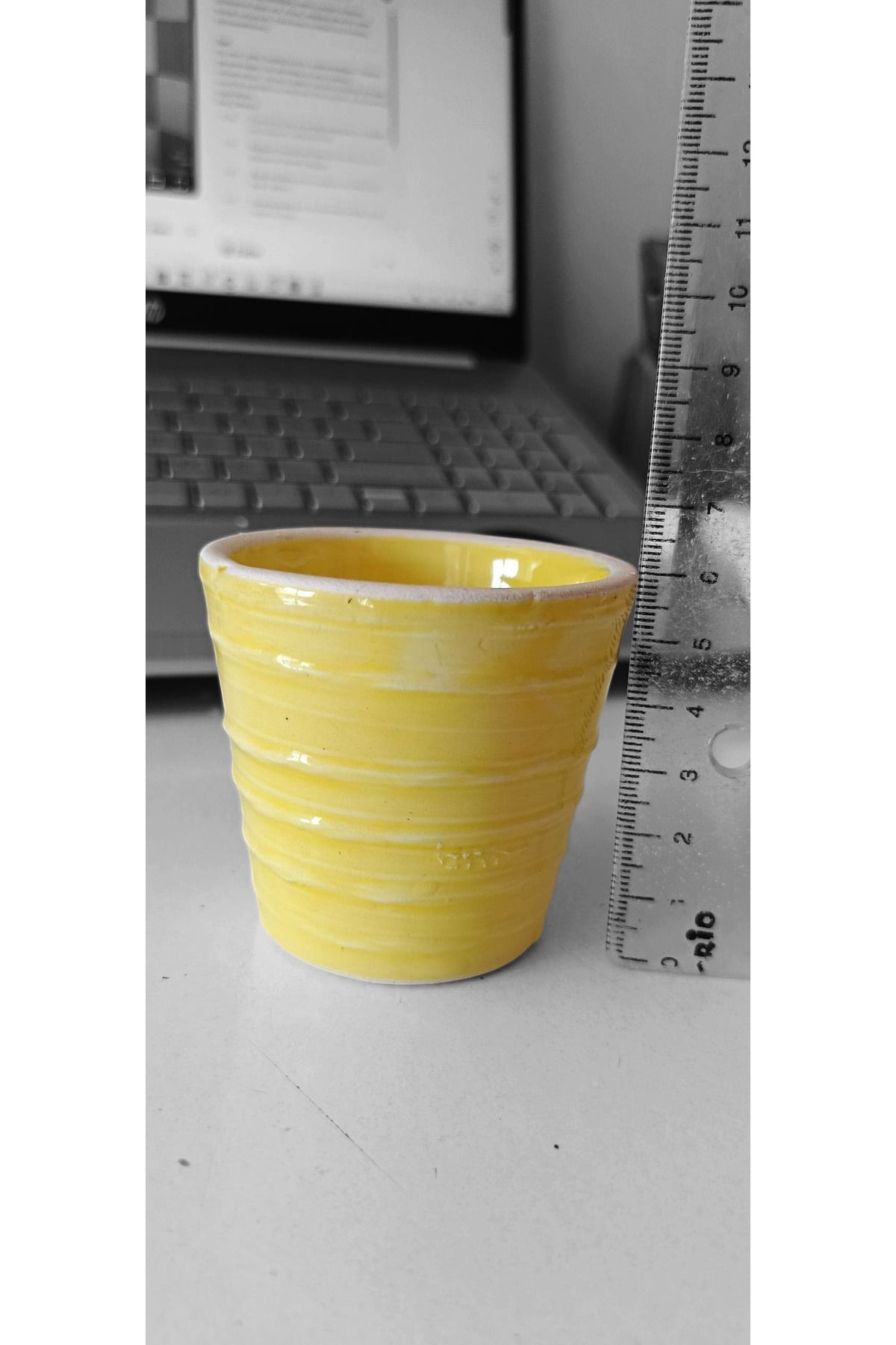 hobidaşım Yatay Çizgili Sarı Seramik Dekoratif Mini Vazo - 6,5 cm Uzunluk, 6 cm Ağız Genişliği