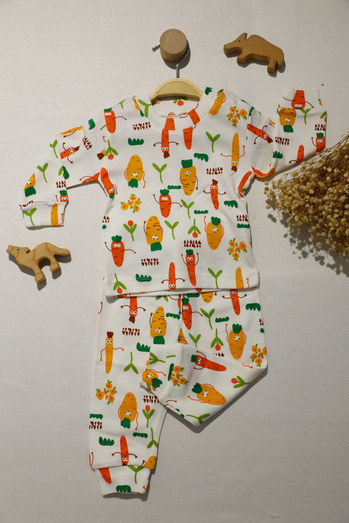 Vivolas %100 Organik Pamuk Bisiklet Yaka Havuç Desenli Bebek Sweatshirt ve Pantolon 2'li Takım