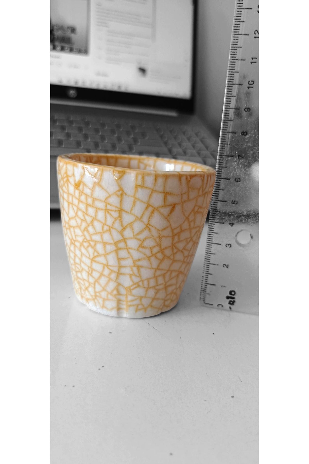 hobidaşım Seramik Çatlak Görünümlü Sarı Süslemeli Dekoratif Vazo - 6,5 cm Uzunluk, 6 cm Ağız Genişliği